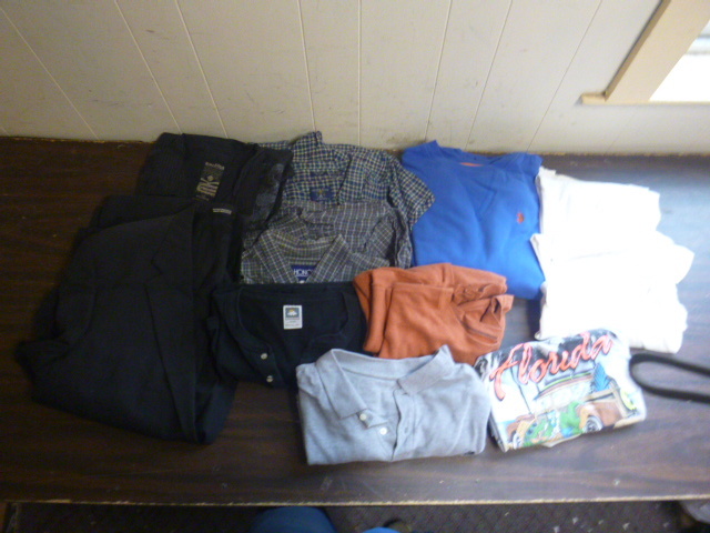 lot 70 image: Mens Size 2-3 XL Clothing