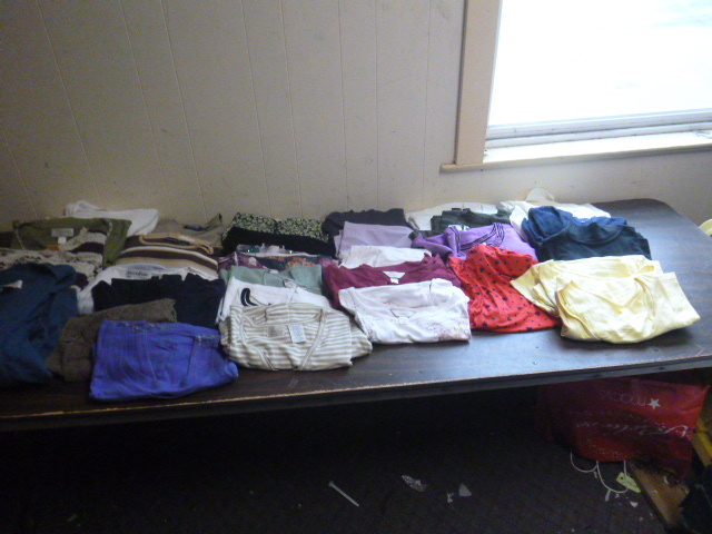 lot 73 image: Womens Size 2 XL Clothing
