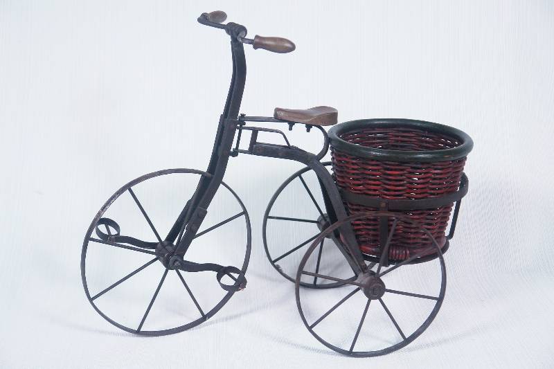 lot 18 image: Tricycle BasketFlower Pot Holder.