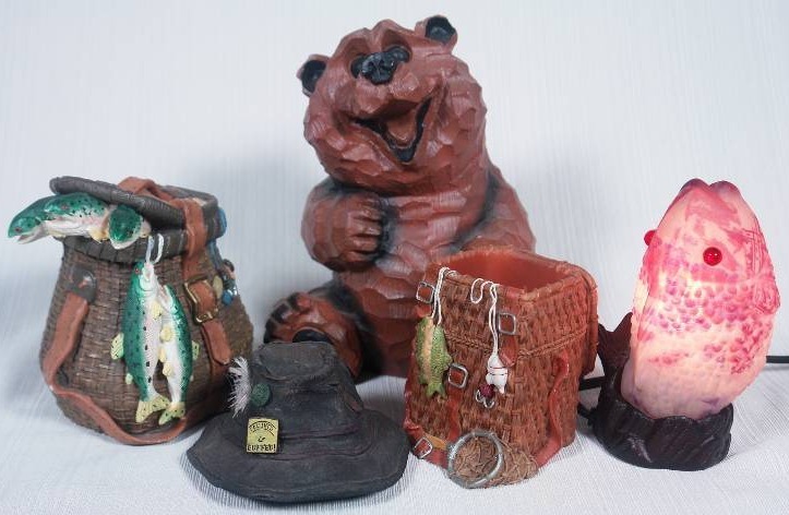 lot 33 image: Fishing Themed Tabletop Decor Items