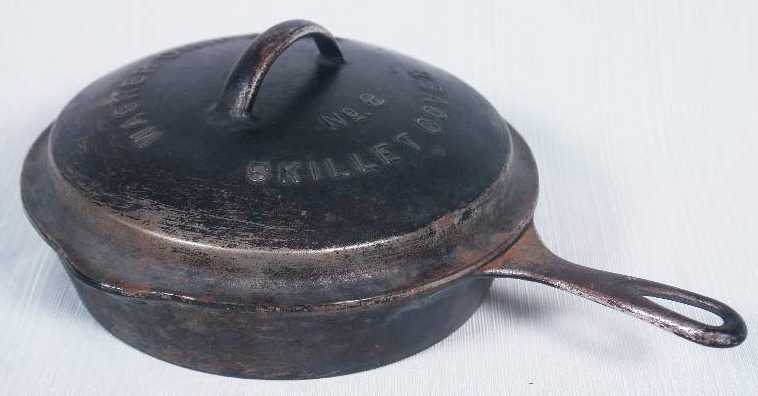 lot 66 image: Wagner Ware Iron Skillet with Cover