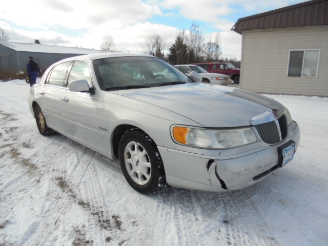 2002 Lincoln Town Car