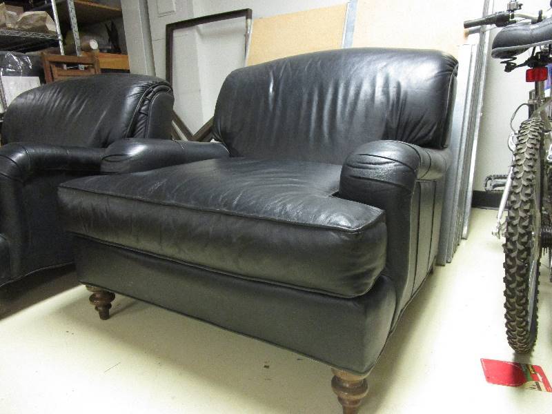 lot 404 image: HIGH QUALITY LEATHER CHAIR