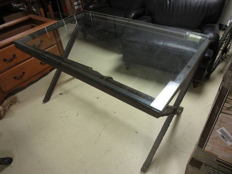 lot 407 image: GLASS ART DESK