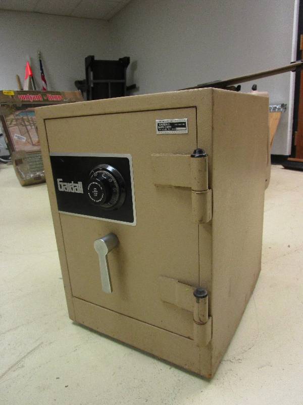 lot 410 image: GARDALL SAFE