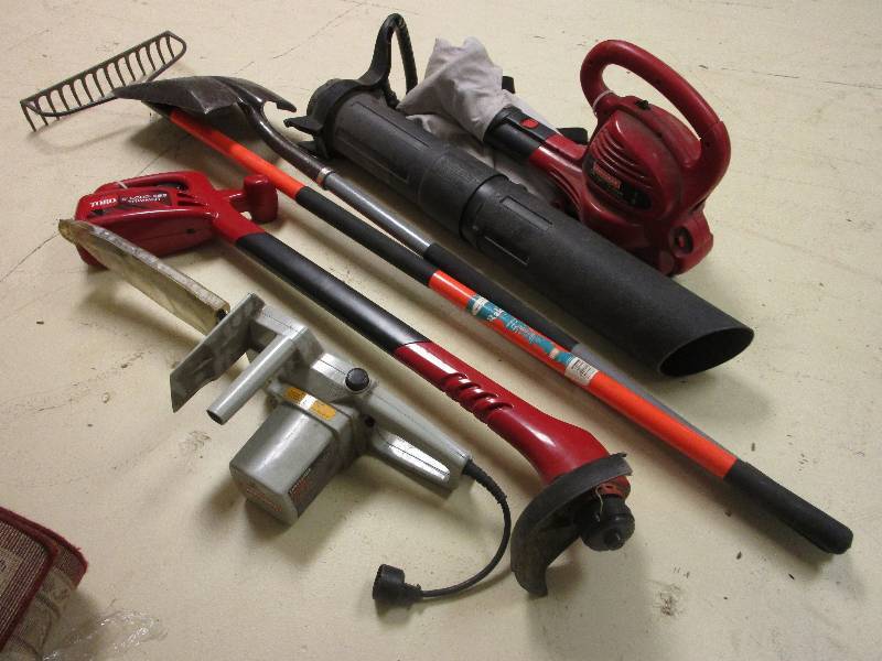 lot 416 image: LAWN CARE ACCESSORIES