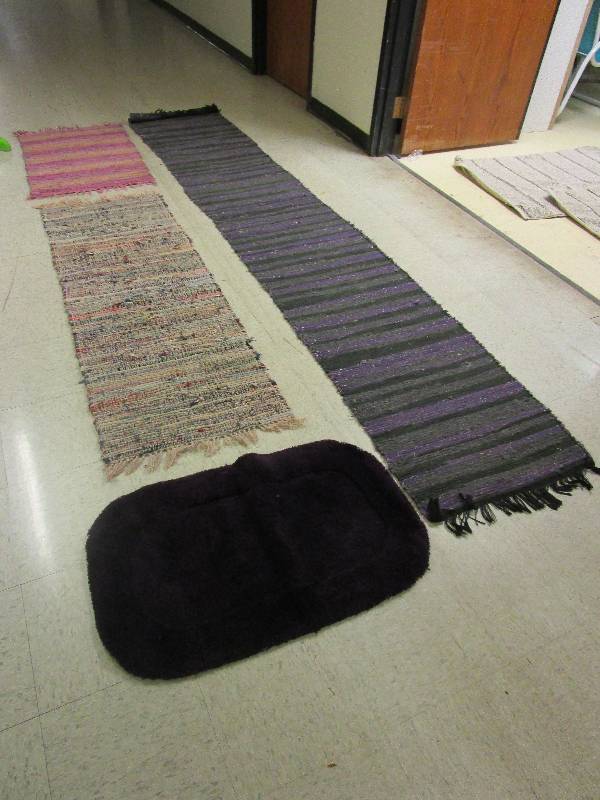 lot 420 image: SCATTER RUGS