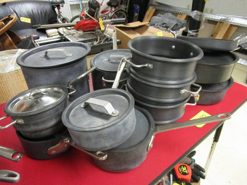 lot 427 image: COMMERCIAL ALUMINUM COOKWARE