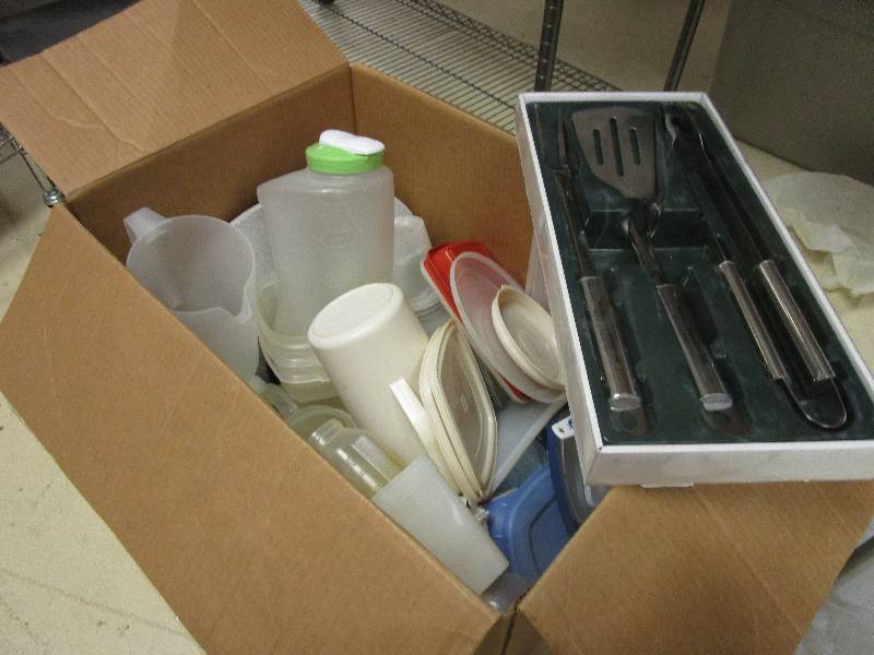 lot 433 image: ASSORTED TUPPERWARE
