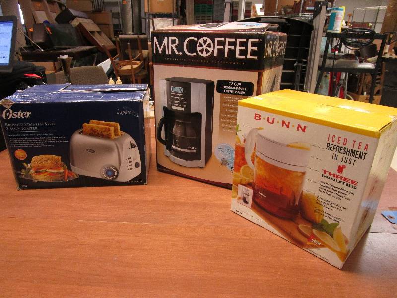 lot 435 image: ASSORTED KITCHEN APPLIANCES