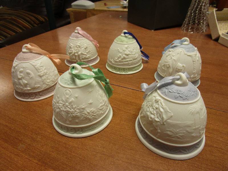 lot 438 image: LLADRO CHRISTMAS BELLS