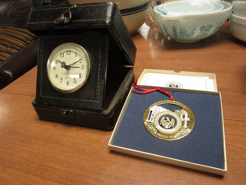 lot 443 image: WHITE HOUSE CHRISTMAS ORNAMENT  LEATHER CLOCK MEDALLION