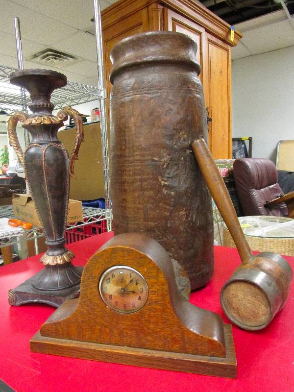 lot 452 image: WOODEN HOME ACCESSORIES