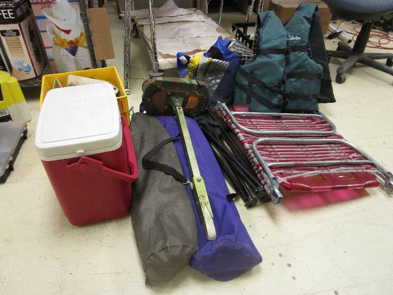 lot 467 image: LAWN CHAIRS & BOATING ACCESSORIES