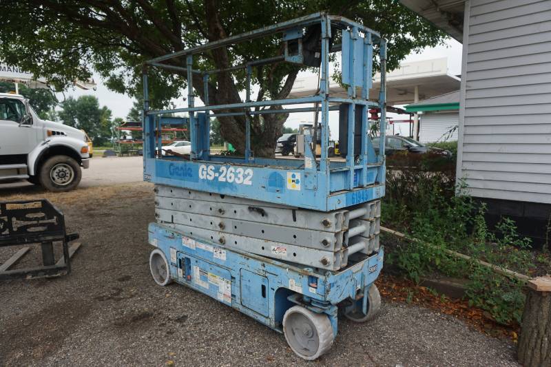 2004 Genie Model GS-2632 Scissors Lift