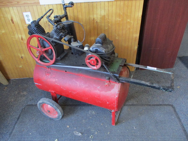 lot 21 image: Craftsman Air Compressor