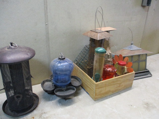 lot 24 image: Bird Feeders