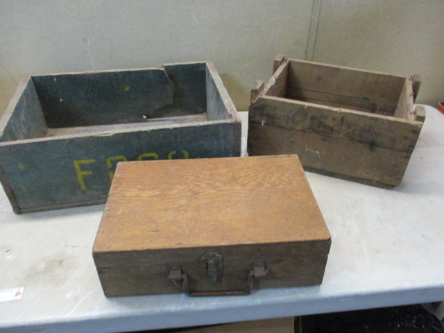 lot 28 image: Vintage wooden boxes