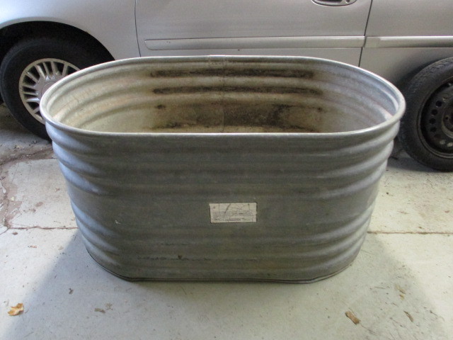 lot 29 image: Stock Tank