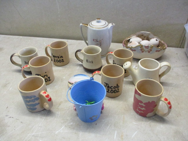 lot 55 image: Pottery Lot