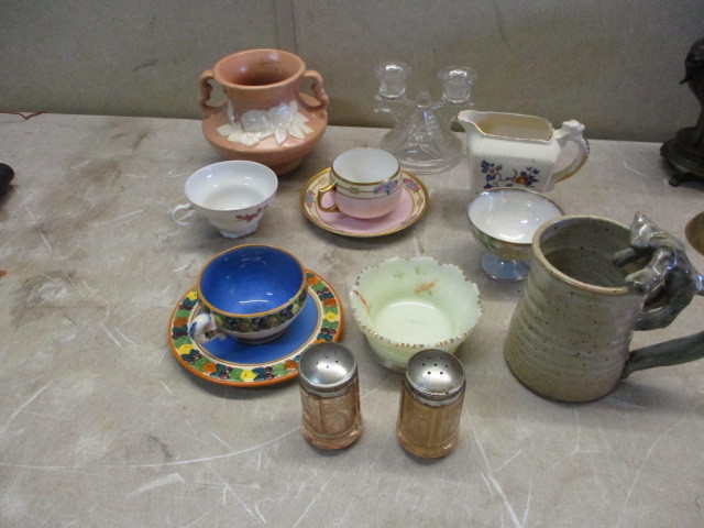 lot 59 image: Collectible Glassware