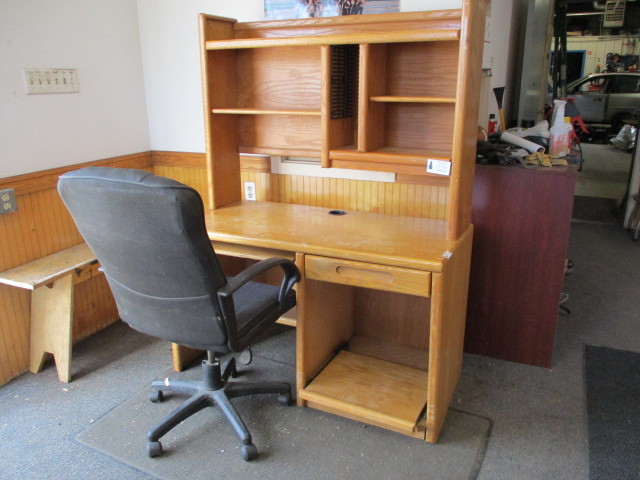 lot 82 image: Desk & Chair
