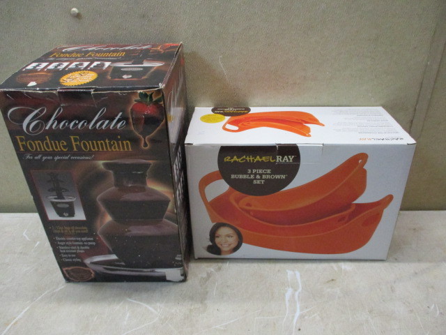lot 100 image: Fondue Fountain and Rachel Ray Bowls