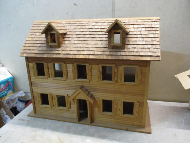 lot 101 image: Doll House
