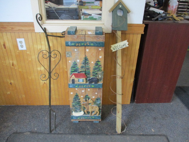 lot 107 image: Household Decor