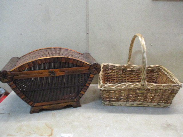 lot 123 image: Baskets
