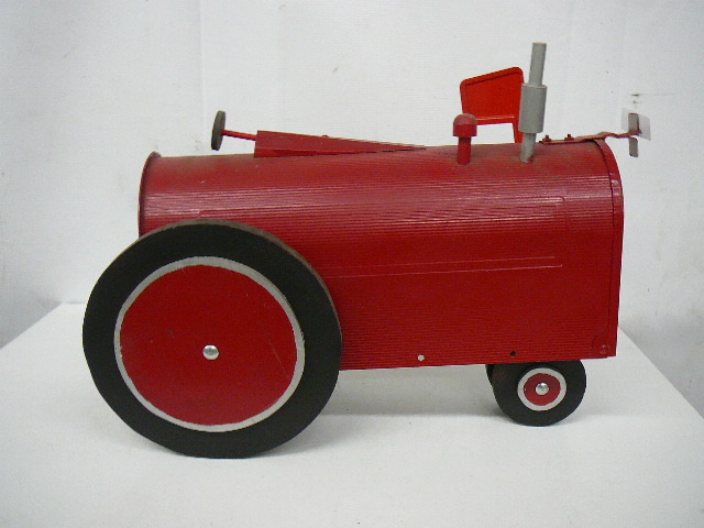 lot 2 image: Farmall Mail Box