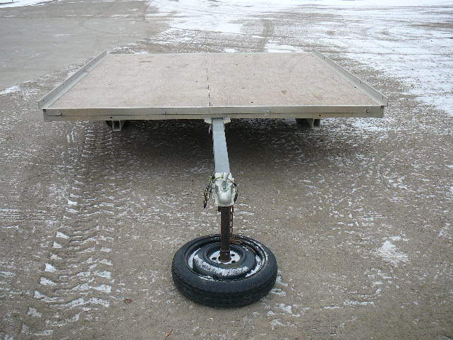 lot 18 image: 2 Place Tilt Aluminum Trailer