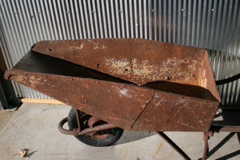 lot 13 image: Wheelbarrow