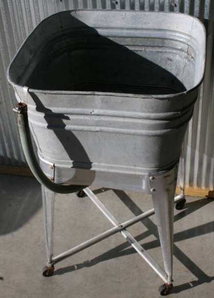 lot 15 image: Vintage Wash Tub