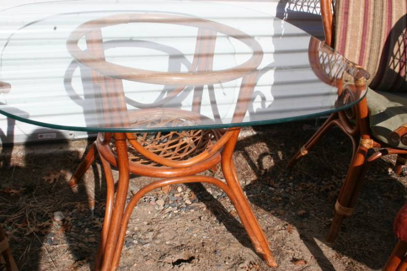 lot 21 image: Rattan Table and Chairs