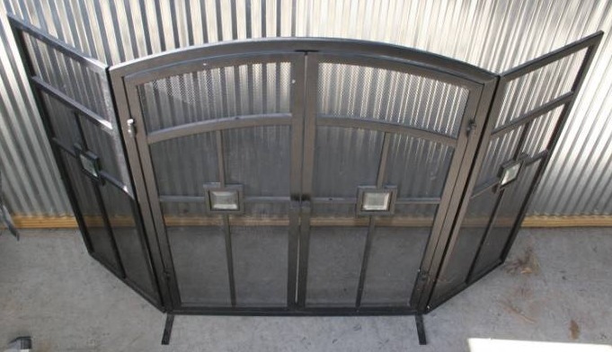 lot 22 image: Fireplace Screen