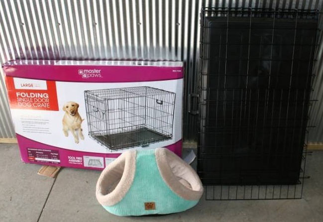lot 33 image: Pet Kennel and Cat Bed