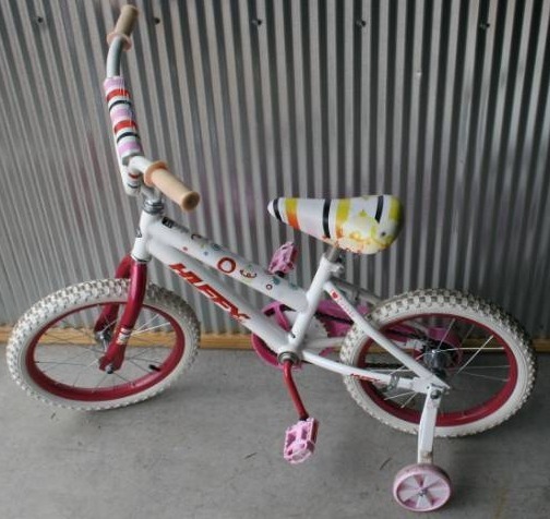 lot 40 image: Kids Bicycle