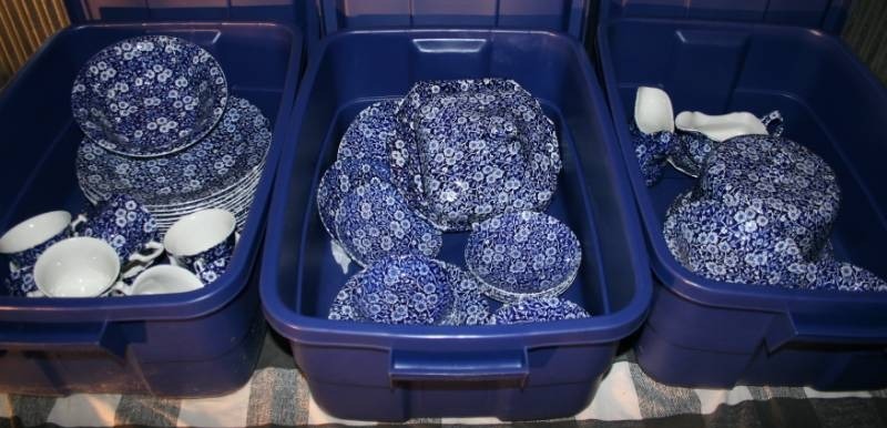 lot 43 image: Set of China