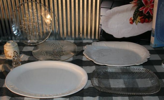 lot 71 image: Assorted Serving Platters