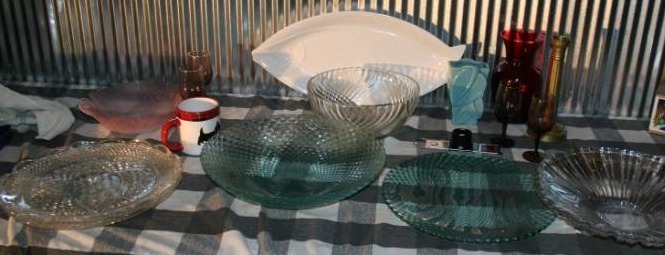 lot 73 image: Assorted Serving Platters and More