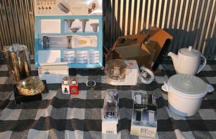 lot 80 image: Assorted Kitchenware