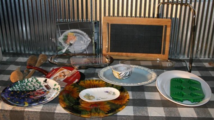 lot 100 image: Assorted Kitchenware