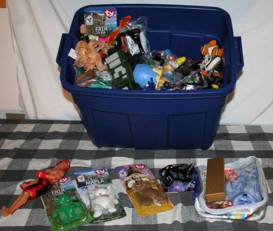 lot 107 image: Misc Toys