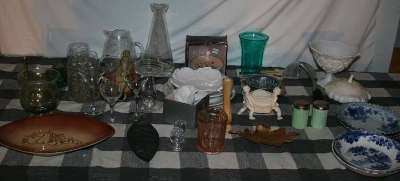 lot 128 image: Assorted Glassware and More