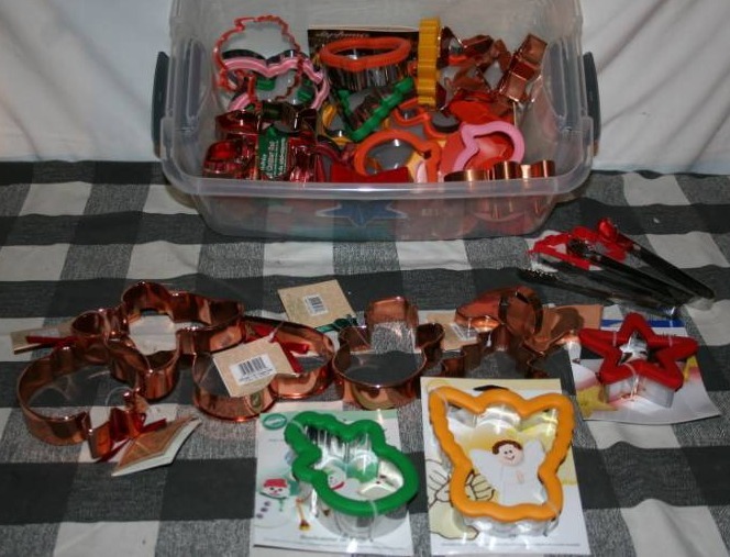 lot 137 image: Misc Cookie Cutters