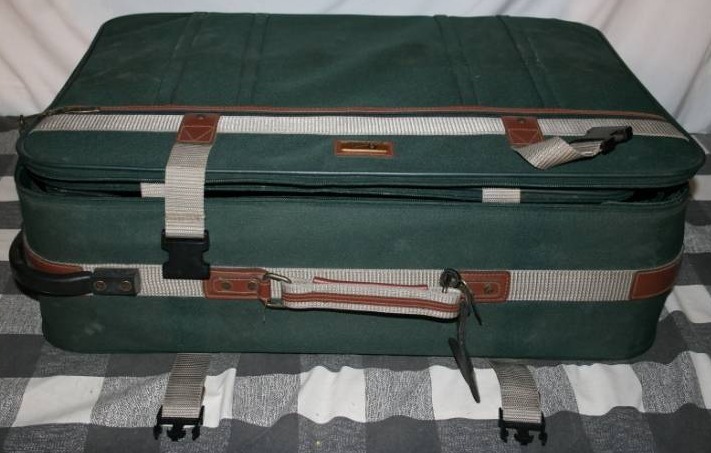 lot 144 image: Luggage Set