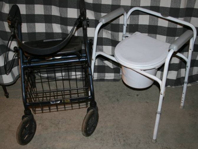 lot 178 image: Wheeled Walker and Commode