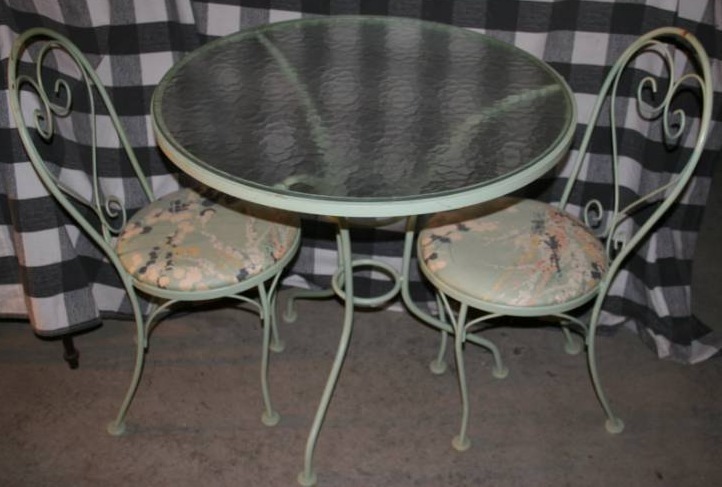 lot 184 image: Outdoor Table and Chairs