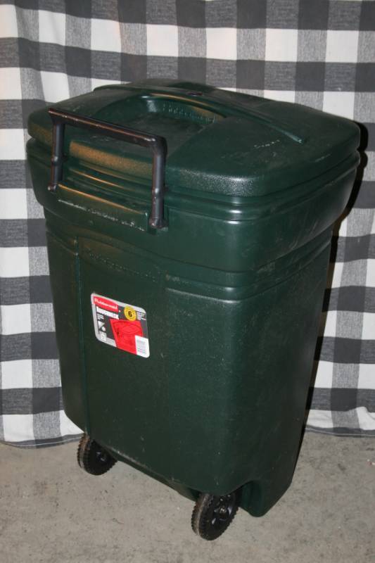 lot 188 image: Garbage Can